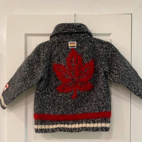 Hudson Bay Canada sweater - Picture 3 of 4